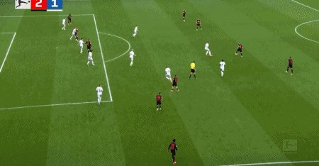 1711841536749088015.gif